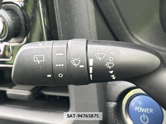 Toyota SIENTA 2023-04 7821915-17