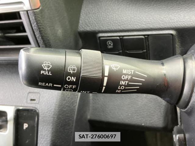 Toyota SIENTA 2015-11 7822097-16