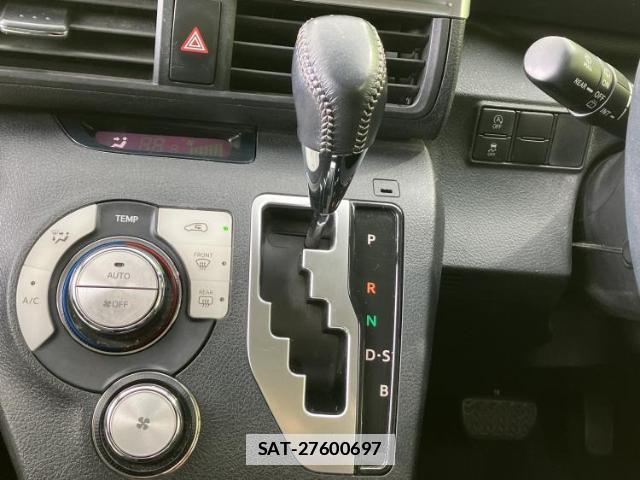Toyota SIENTA 2015-11 7822097-17