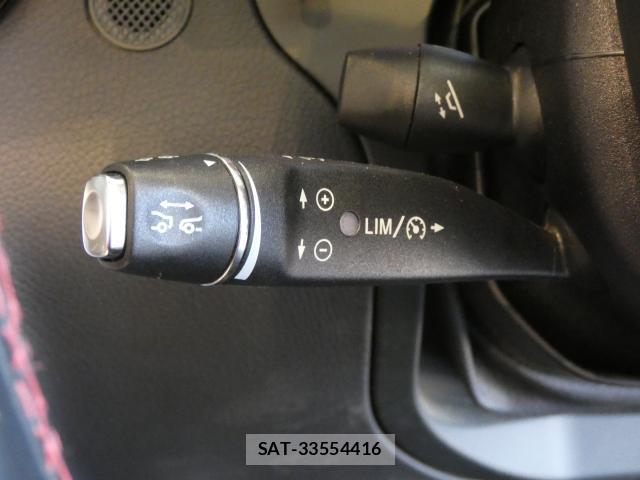 Mercedes Benz SLC 2017-02 7820221-17