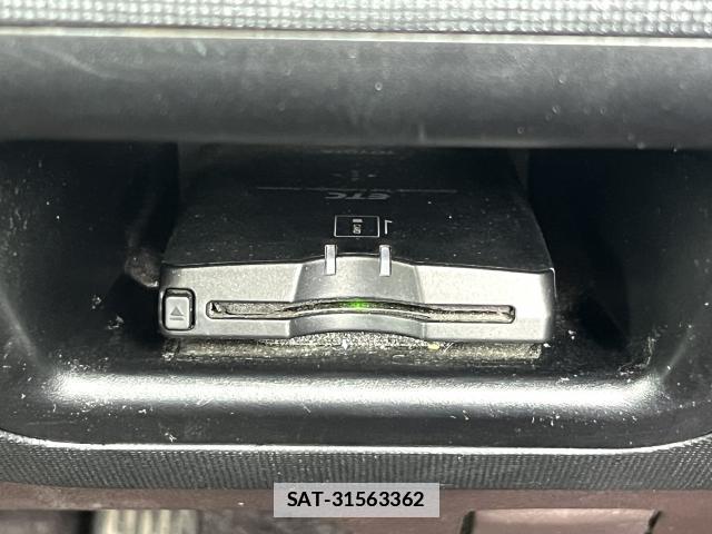 Toyota SPADE 2013-09 7813833-17
