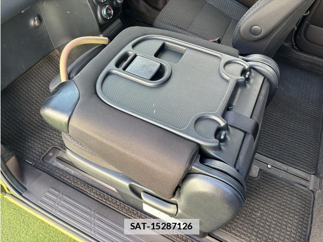 Toyota SPADE 2017-06 7819904-11