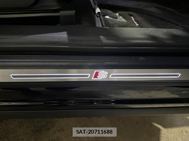 Audi SQ5 2018-02 7814121-16