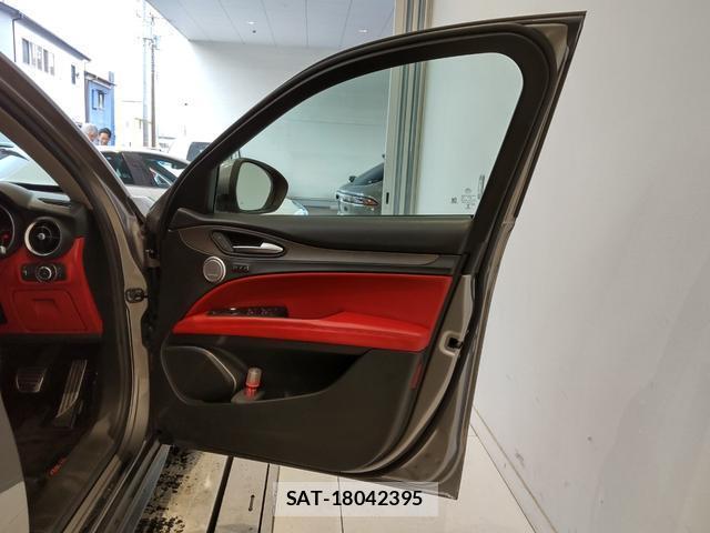 ALFA ROMEO STELVIO 2019-06 7812195-7
