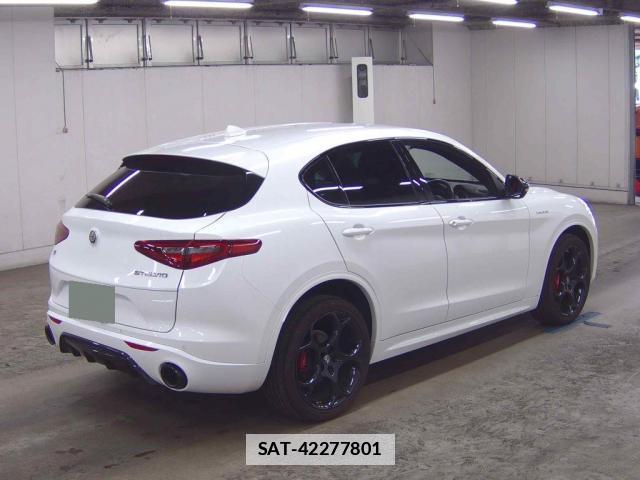 ALFA ROMEO STELVIO 2023-01 7815117-1