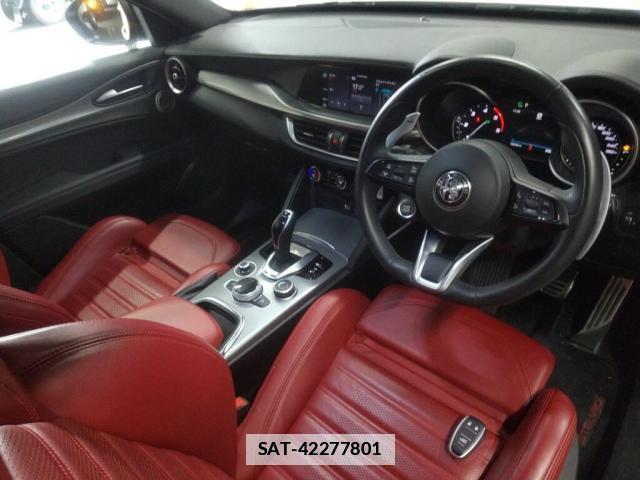 ALFA ROMEO STELVIO 2023-01 7815117-2