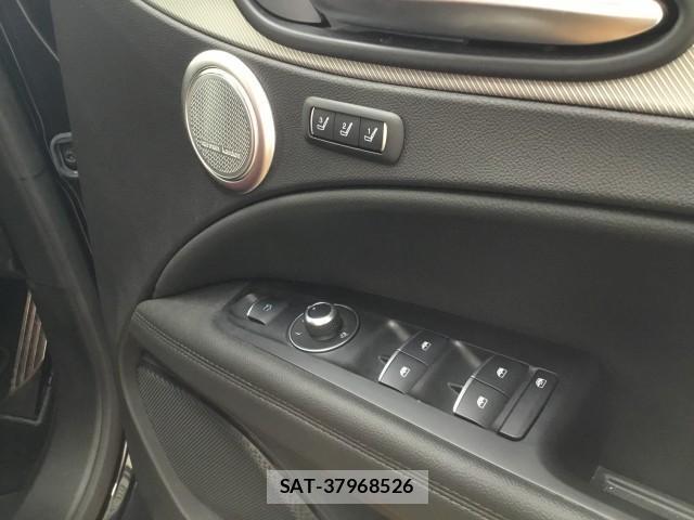 ALFA ROMEO STELVIO 2023-05 7817859-18