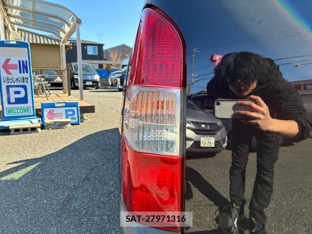 Toyota SUCCEED 2017-06 7811832-14