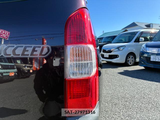 Toyota SUCCEED 2017-06 7811832-16