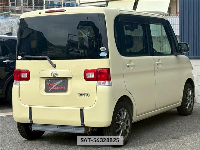 Daihatsu TANTO 2011-01 7815422-1