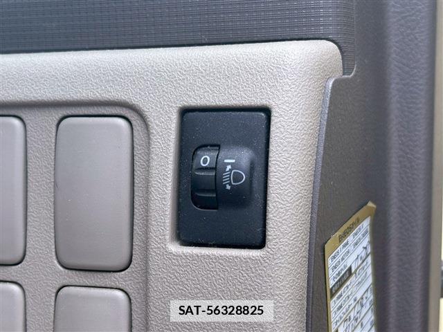 Daihatsu TANTO 2011-01 7815422-13