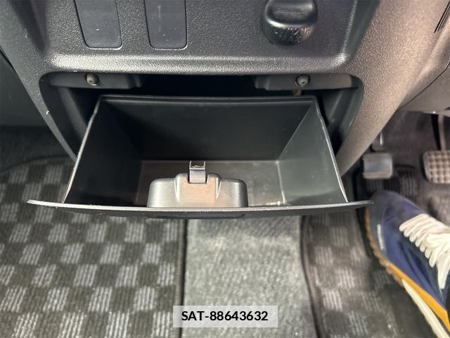 Daihatsu TANTO 2012-03 7820428-16