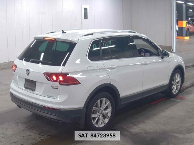 VolksWagen TIGUAN 2019-09 7811774-4