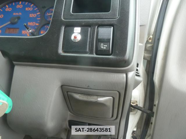 Mazda TITAN DASH 2002-03 7817568-15