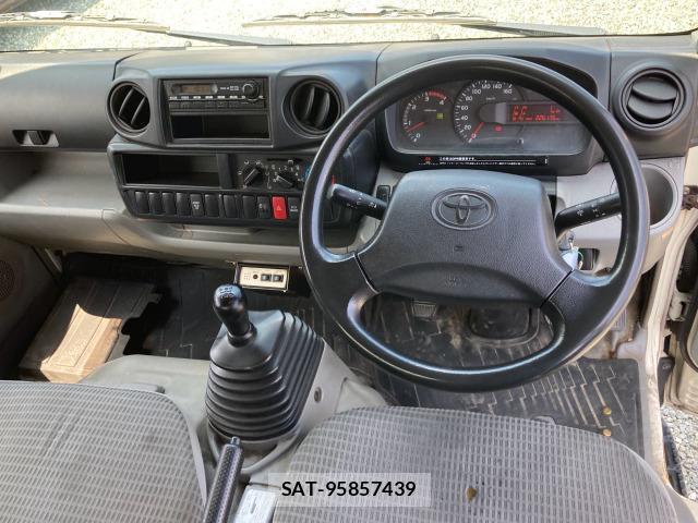 Toyota TOYOACE 2013-11 7816759-13