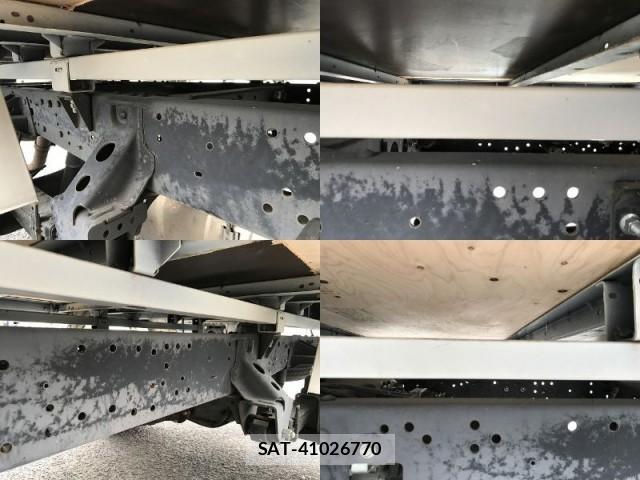 Toyota TOYOACE 2017-01 7817401-12