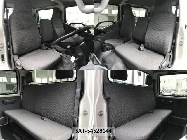 Toyota TOYOACE 2017-06 7817434-13