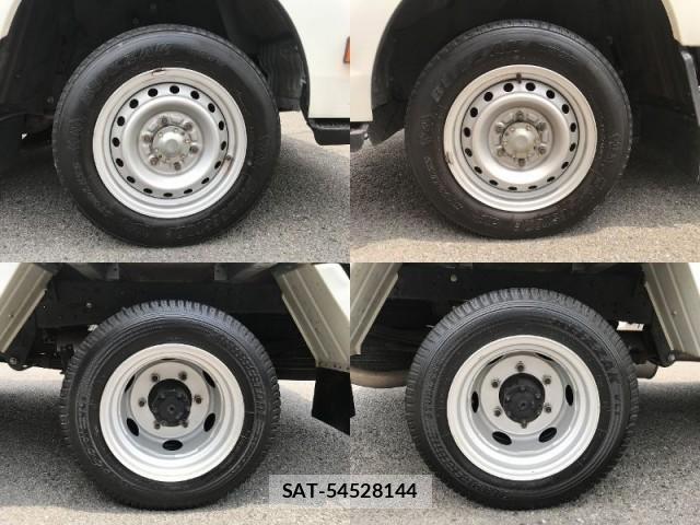 Toyota TOYOACE 2017-06 7817434-18