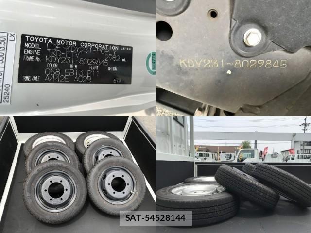 Toyota TOYOACE 2017-06 7817434-19