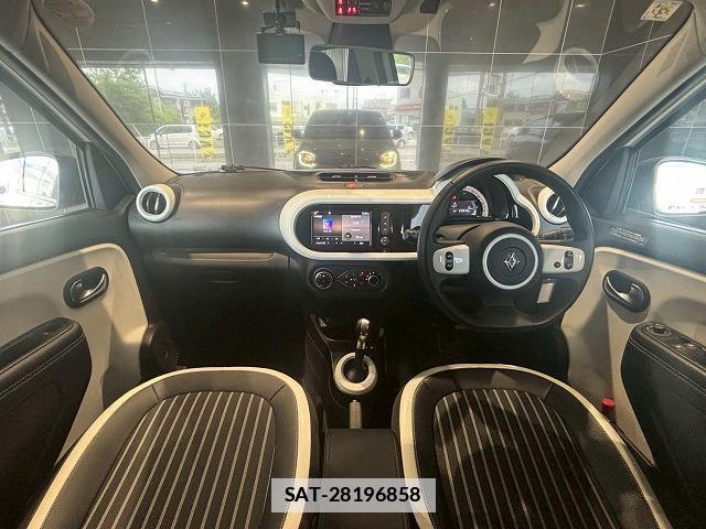 Renault TWINGO 2023-03 7823238-2
