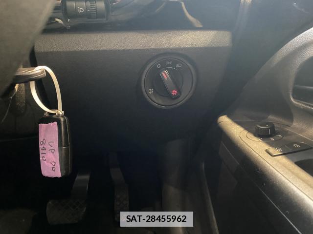 VolksWagen UP! 2014-06 7814651-12