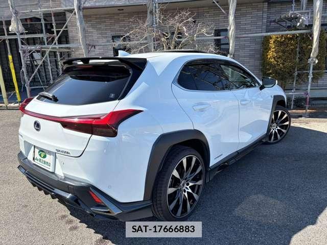 Lexus UX 2018-12 7811520-1