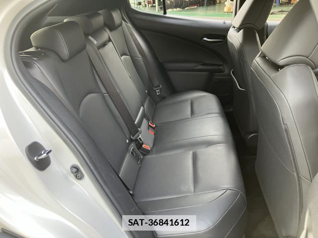 Lexus UX 2019-03 7812747-13