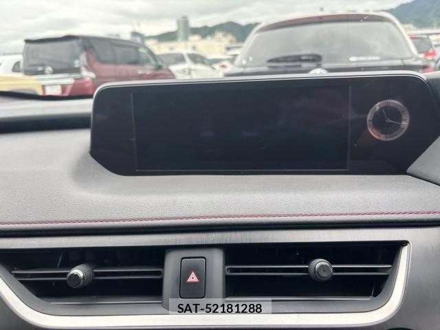 Lexus UX 2018-11 7813470-10