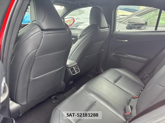 Lexus UX 2018-11 7813470-4