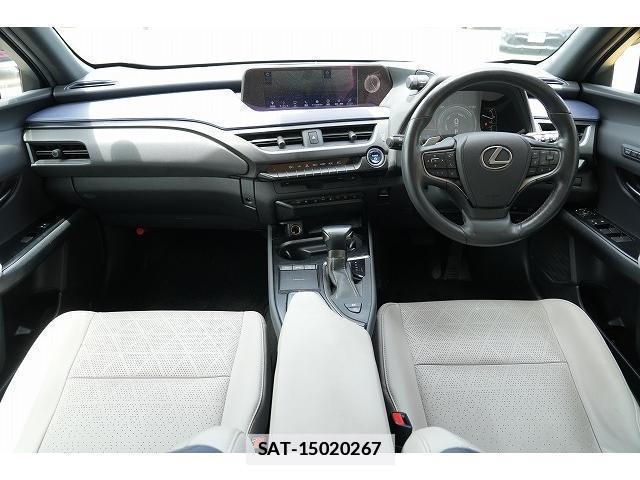 Lexus UX 2021-04 7815772-4