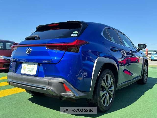 Lexus UX 2018-11 7819927-1