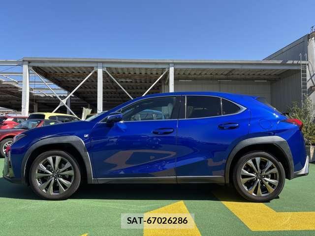 Lexus UX 2018-11 7819927-18