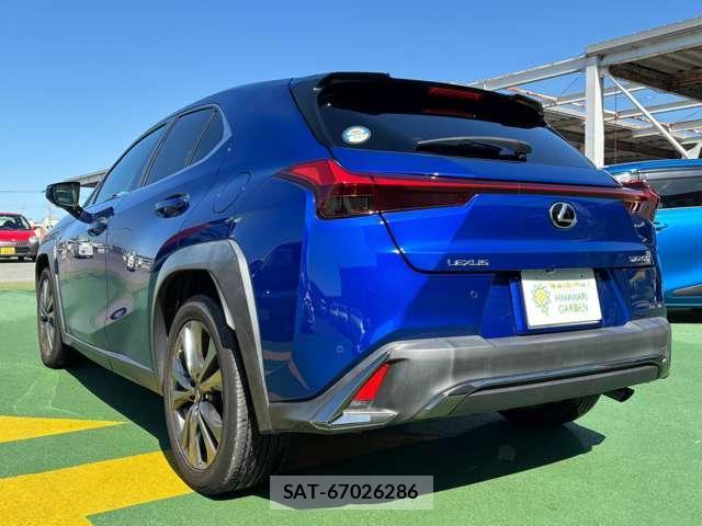 Lexus UX 2018-11 7819927-3
