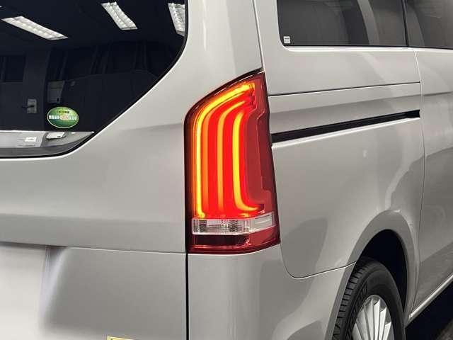 Mercedes Benz V-CLASS 2015-11 7823292-15