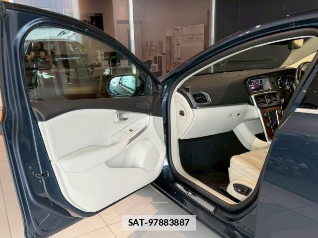 Volvo V40 2019 7812251-11