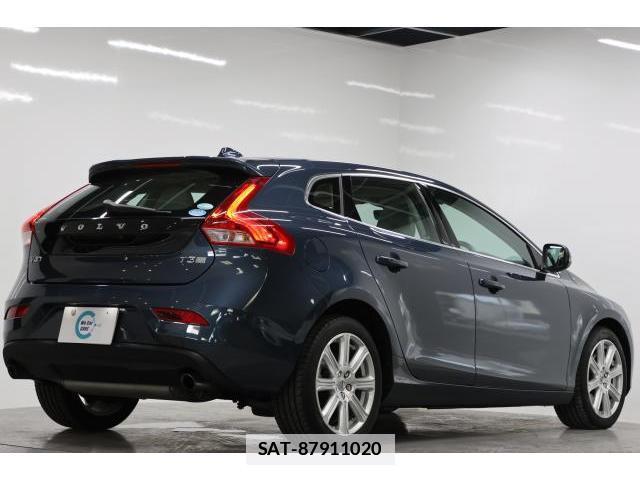 Volvo V40 2019-12 7813724-1