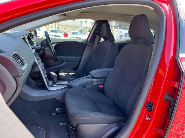 Volvo V40 2013-07 7813786-15