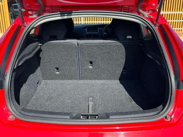 Volvo V40 2013-07 7813786-17