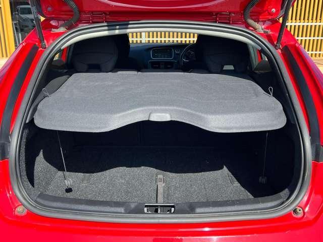 Volvo V40 2013-07 7813786-18