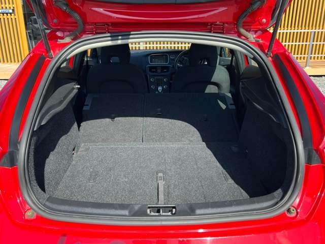 Volvo V40 2013-07 7813786-19