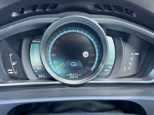 Volvo V40 2013-07 7813786-8