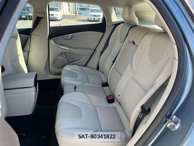 Volvo V40 2014-03 7813799-15