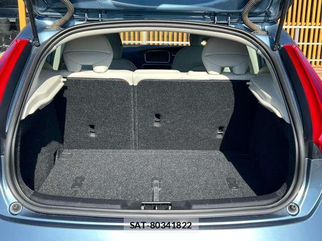 Volvo V40 2014-03 7813799-16