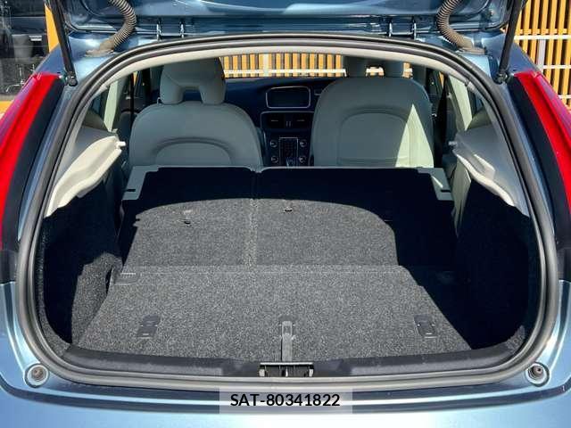 Volvo V40 2014-03 7813799-18