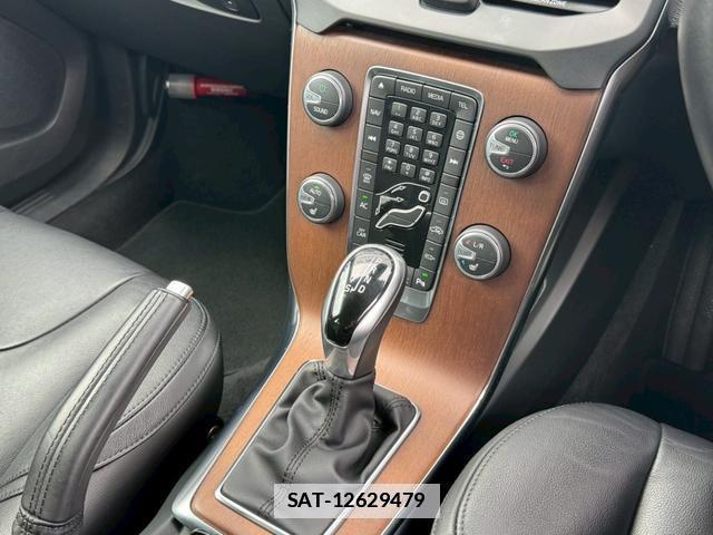 Volvo V40 2017-06 7814705-10