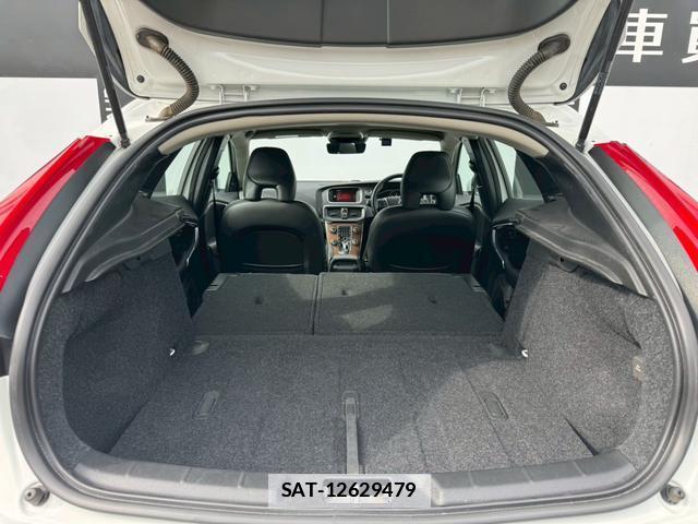 Volvo V40 2017-06 7814705-11