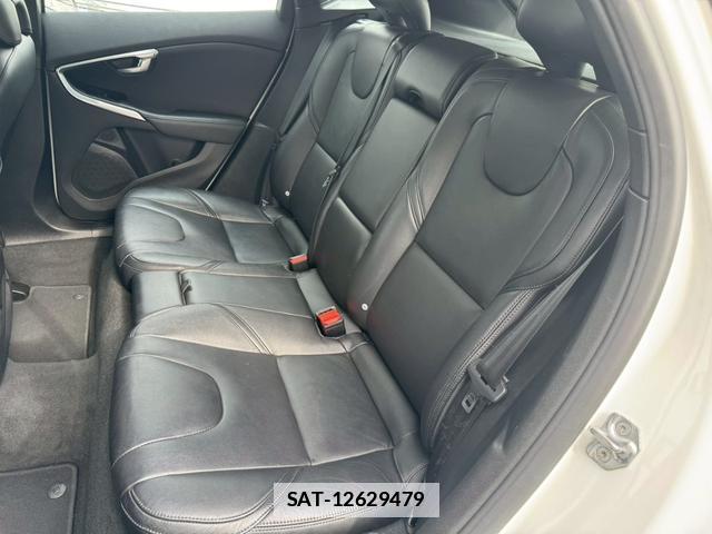 Volvo V40 2017-06 7814705-13