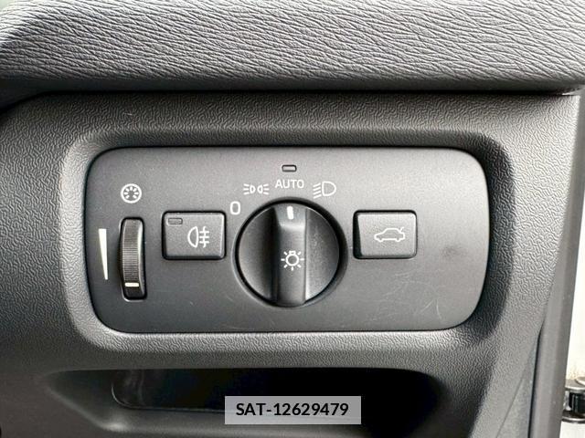 Volvo V40 2017-06 7814705-16