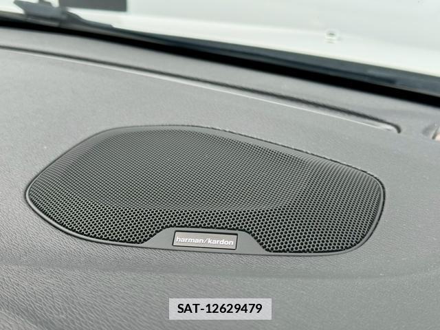 Volvo V40 2017-06 7814705-17