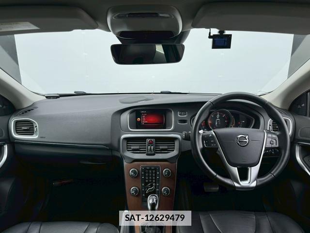 Volvo V40 2017-06 7814705-2